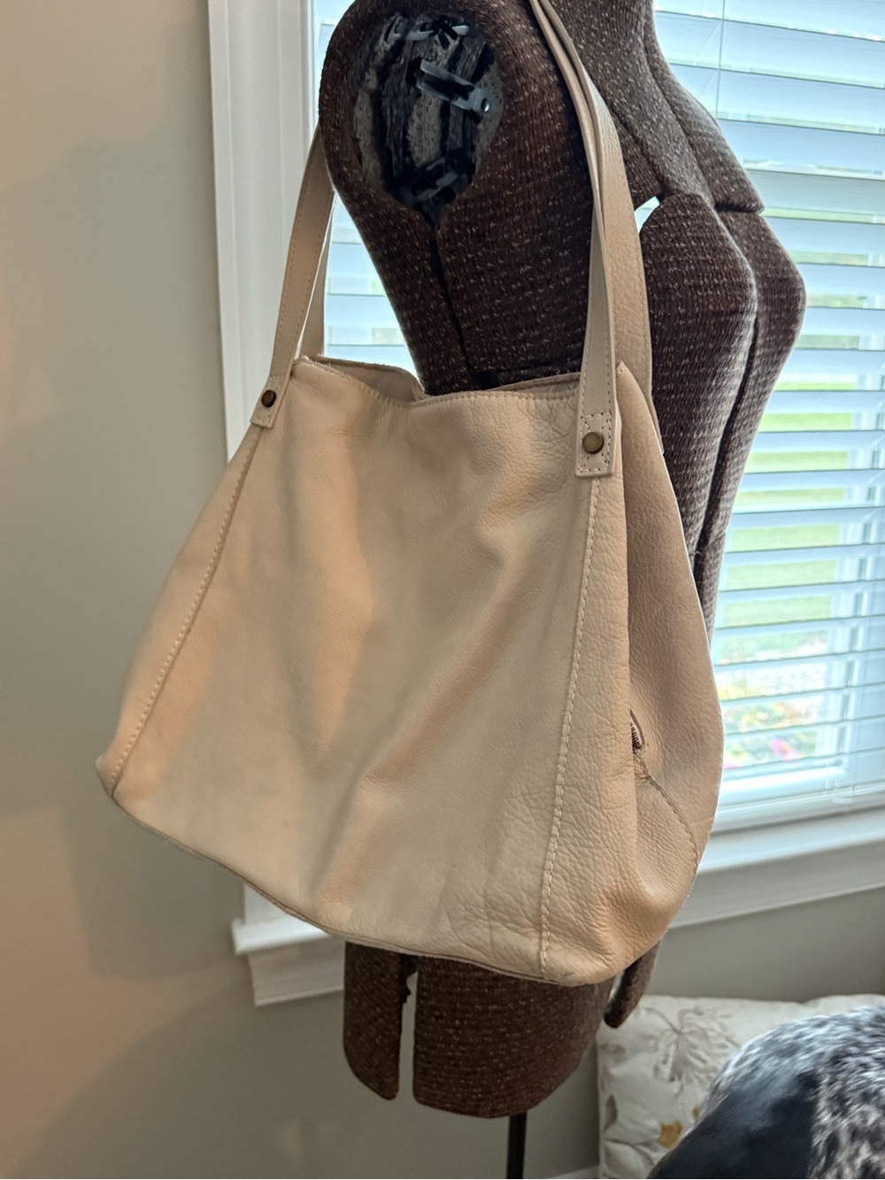 Cream Leather Shoulder Bag - American Leather Co